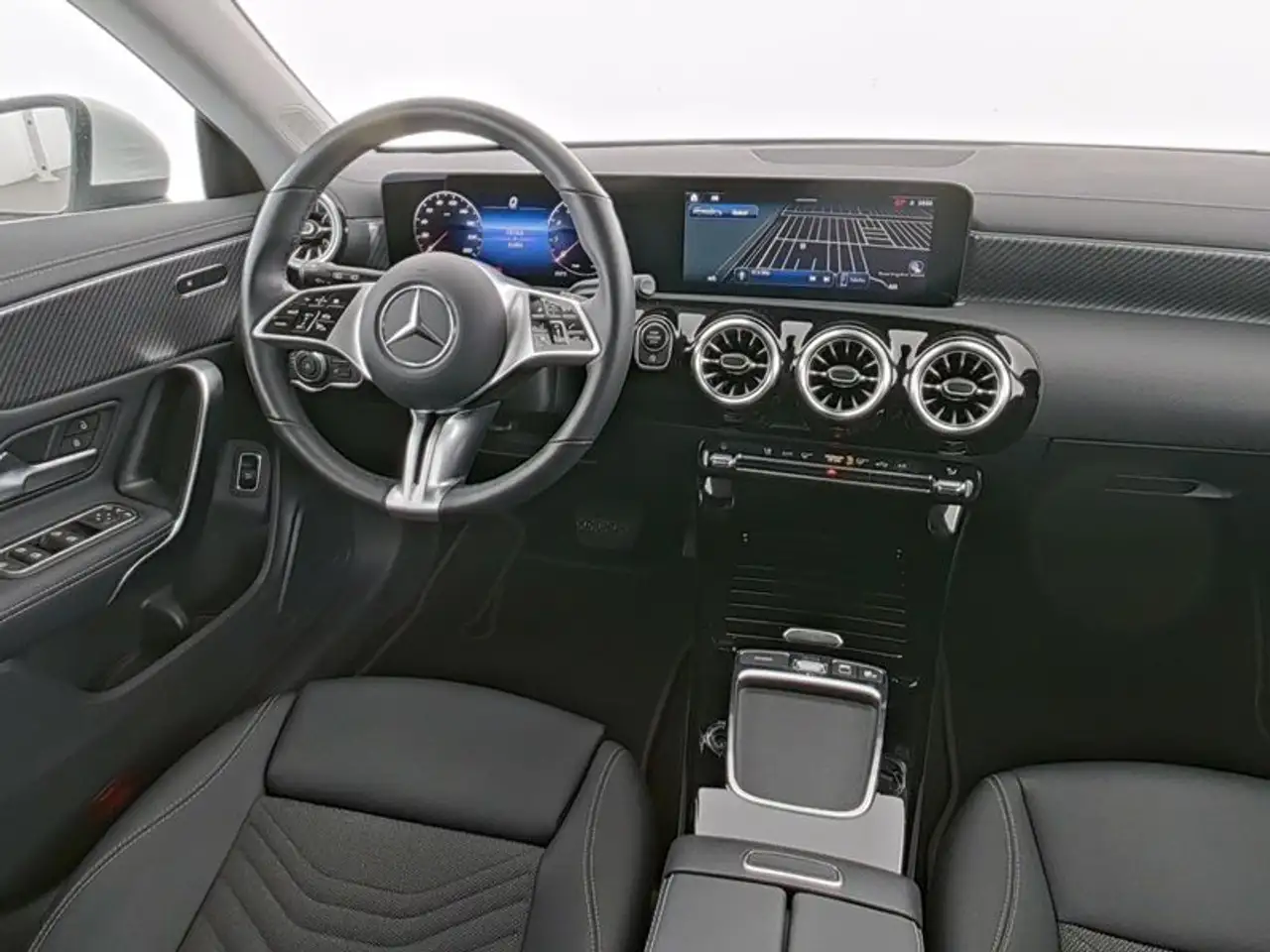 Mercedes-Benz CLA 180 Shooting Brake NAVI/LED/KAMERA — Galería del vehículo 7