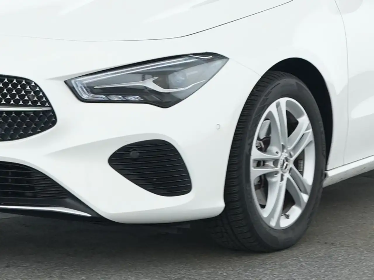 Mercedes-Benz CLA 180 Shooting Brake NAVI/LED/KAMERA — Galería del vehículo 9