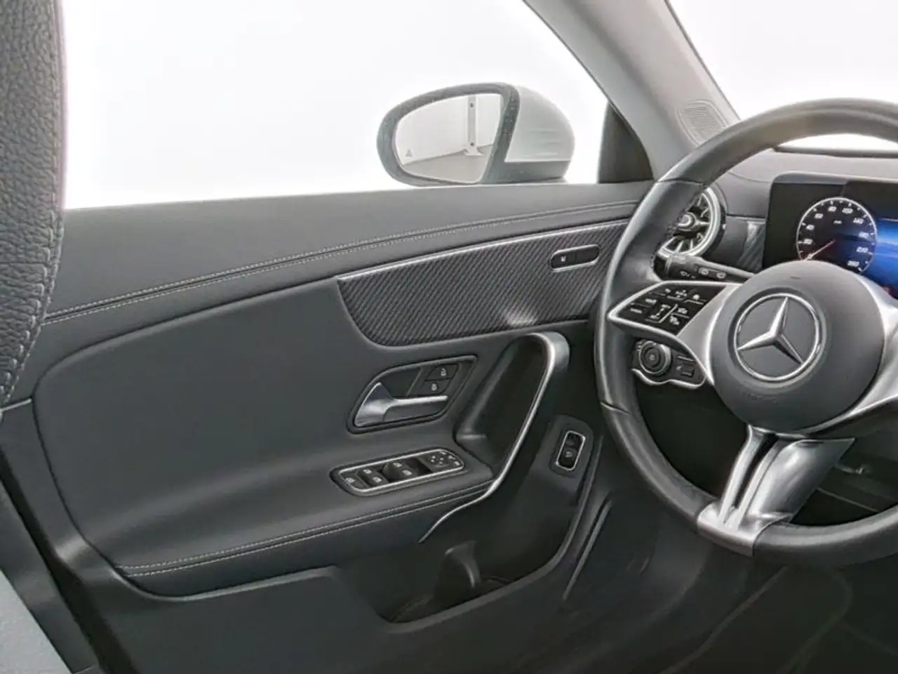Mercedes-Benz CLA 180 Shooting Brake NAVI/LED/KAMERA — Galería del vehículo 4