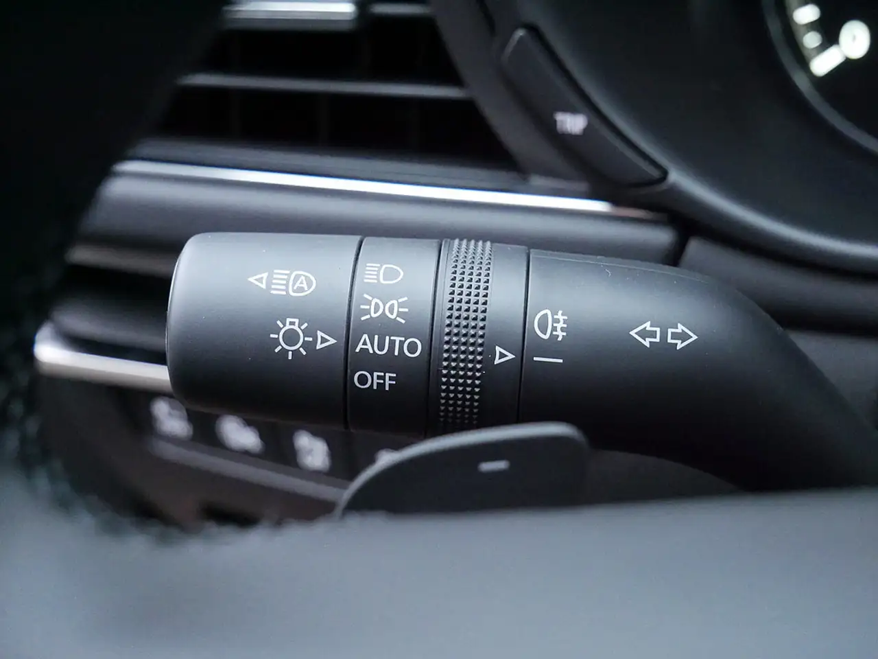 Mazda 3 e-SKYACTIV G 140 FWD Exclusive-Line 360° — Vehicle gallery 18
