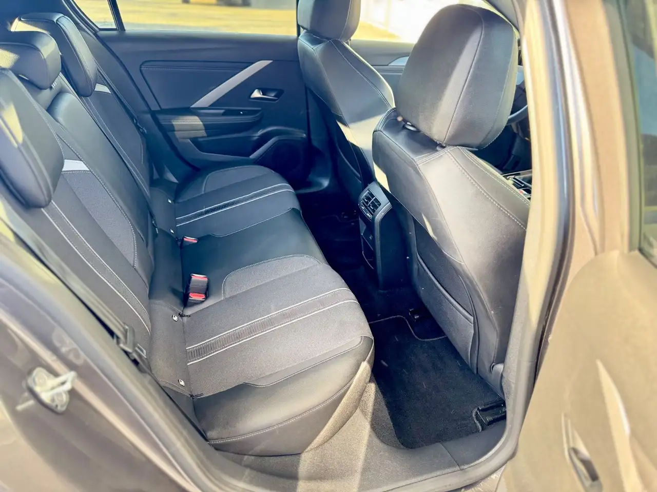 Opel Astra L Lim. GS-Line *360K*LED*Navi*Shz.* — Vehicle gallery 20