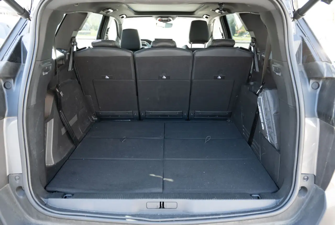 Peugeot 5008 GT 1.2 Hybrid 136 e-DSC6 *GW-TOP-DEAL* — Galerie du véhicule 14