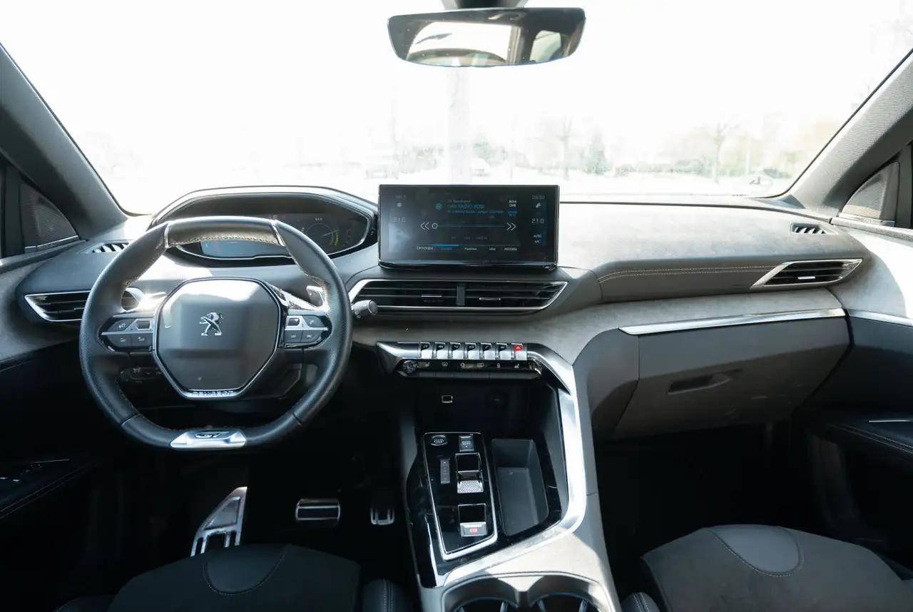 Peugeot 5008 GT 1.2 Hybrid 136 e-DSC6 *GW-TOP-DEAL* — Galerie du véhicule 4