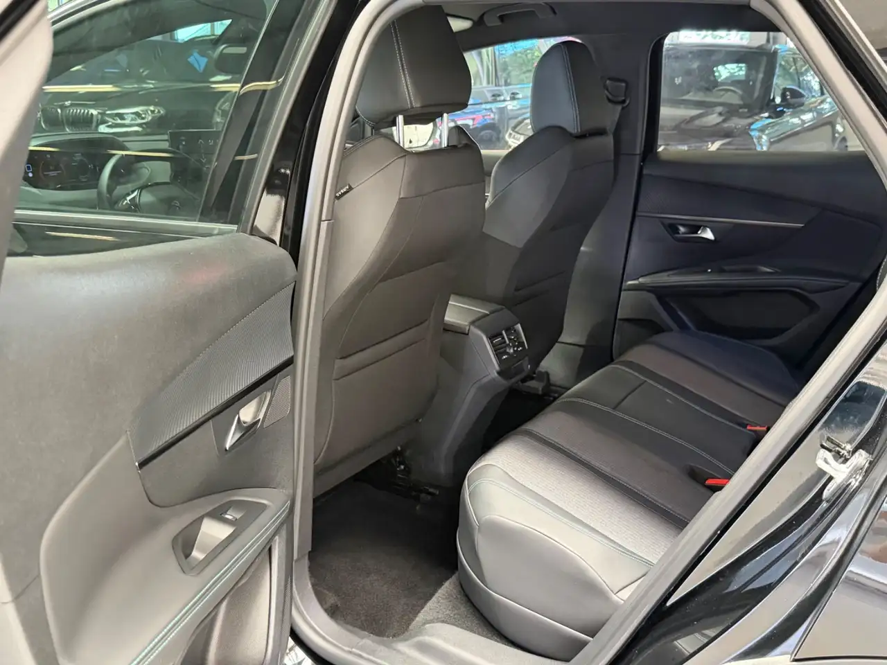 Peugeot 3008 1.6 PHEV ACC/LED/KAM/SPUR/TOT/KEY/19ALU — Galerie du véhicule 14