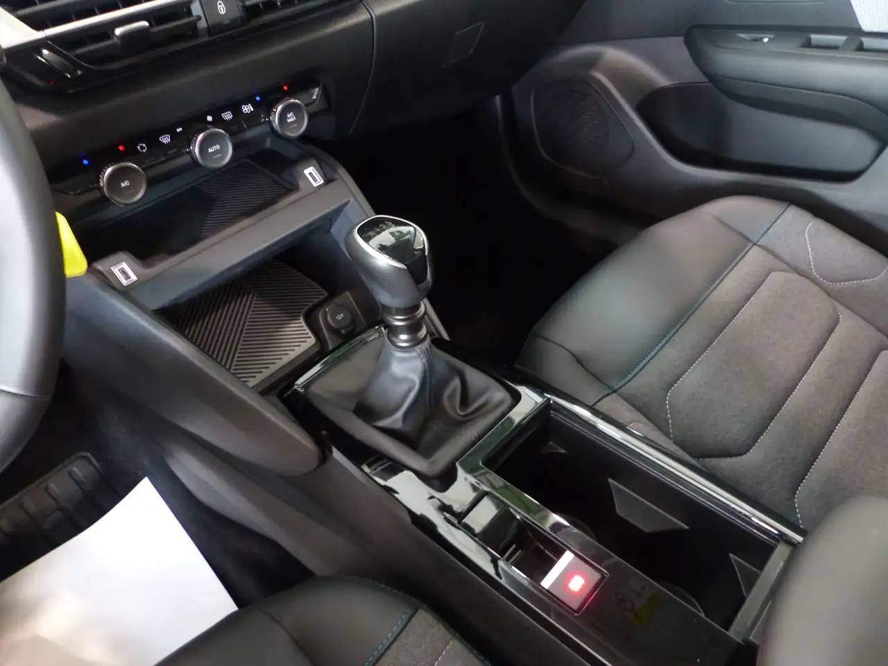 Citroen C4 1.2 PURE TECH LED+2xKlima+Kam.+KlimaA+LM+PDC — Vehicle gallery 17