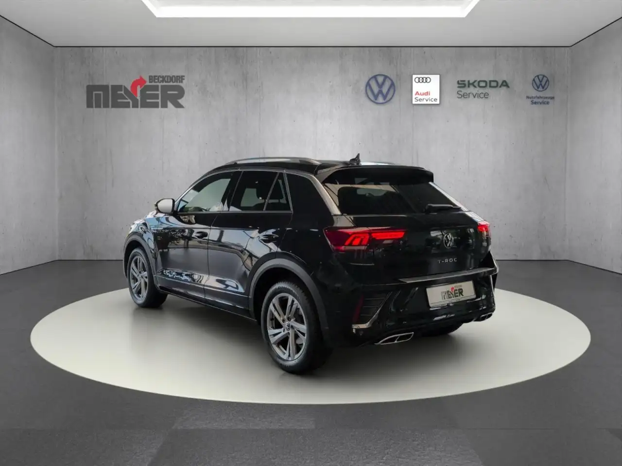 Volkswagen T-Roc R-Line 1.5 TSI DSG Klima Navi Rückfahrkamera — Vehicle gallery 4