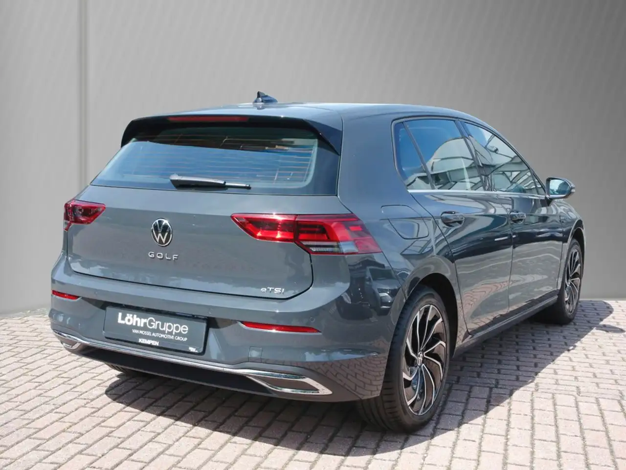 Volkswagen Golf VIII 1.5 eTSI Style 17" AppC.+VC ACC LED RFK+PD... — Galería del vehículo 3