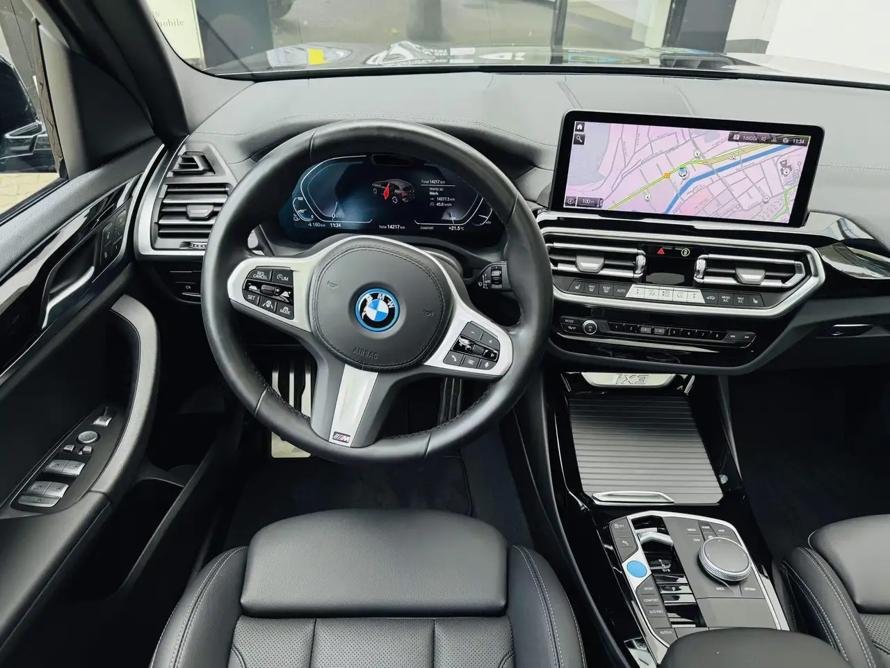 BMW iX3 M Sport AdapLED DA Prof PA Pano Standh. — معرض صور السيارة 6