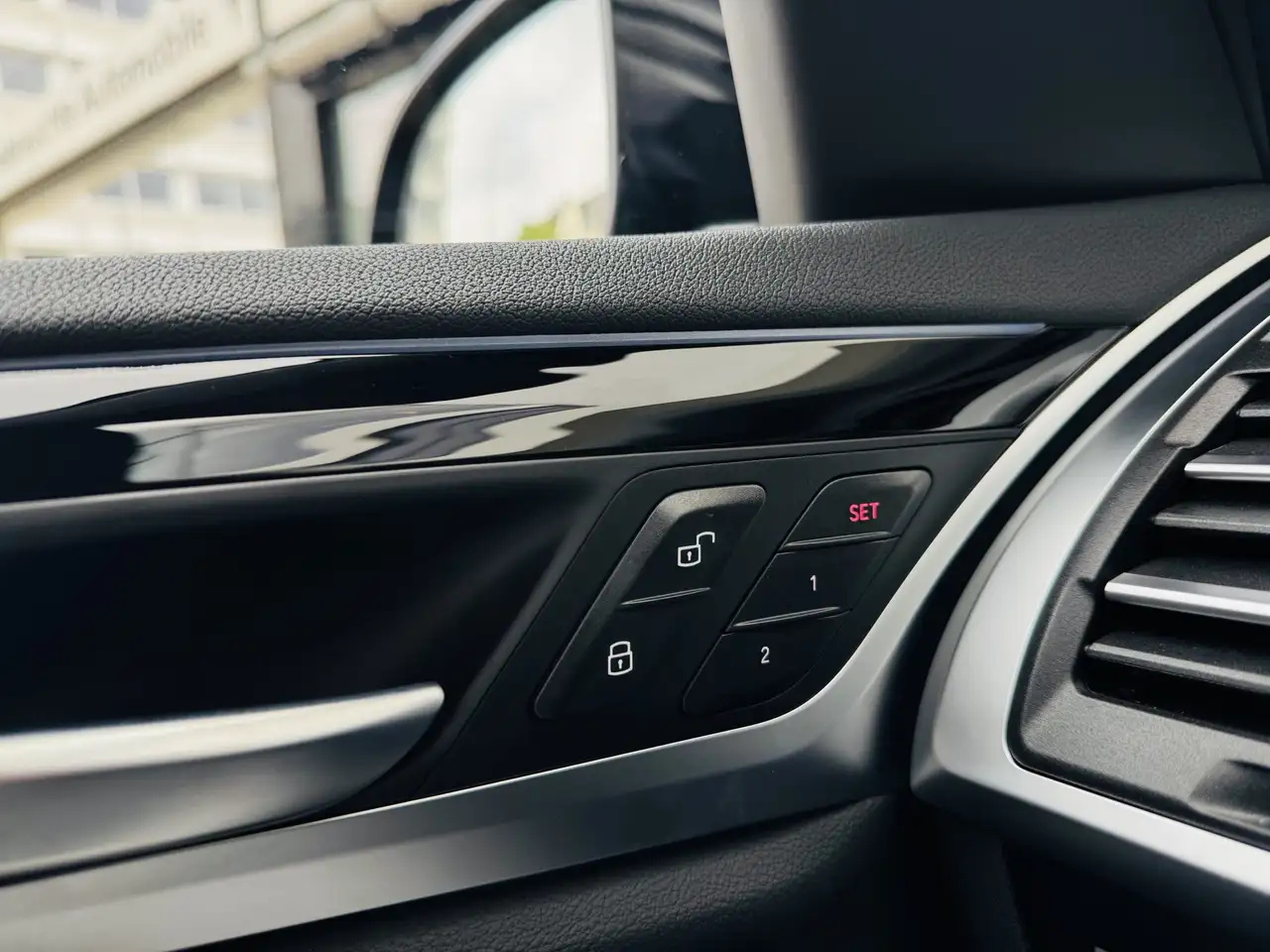 BMW iX3 M Sport AdapLED DA Prof PA Pano Standh. — معرض صور السيارة 17