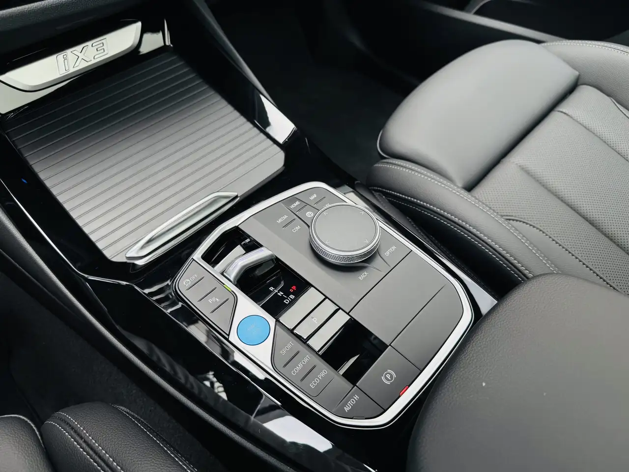 BMW iX3 M Sport AdapLED DA Prof PA Pano Standh. — معرض صور السيارة 13