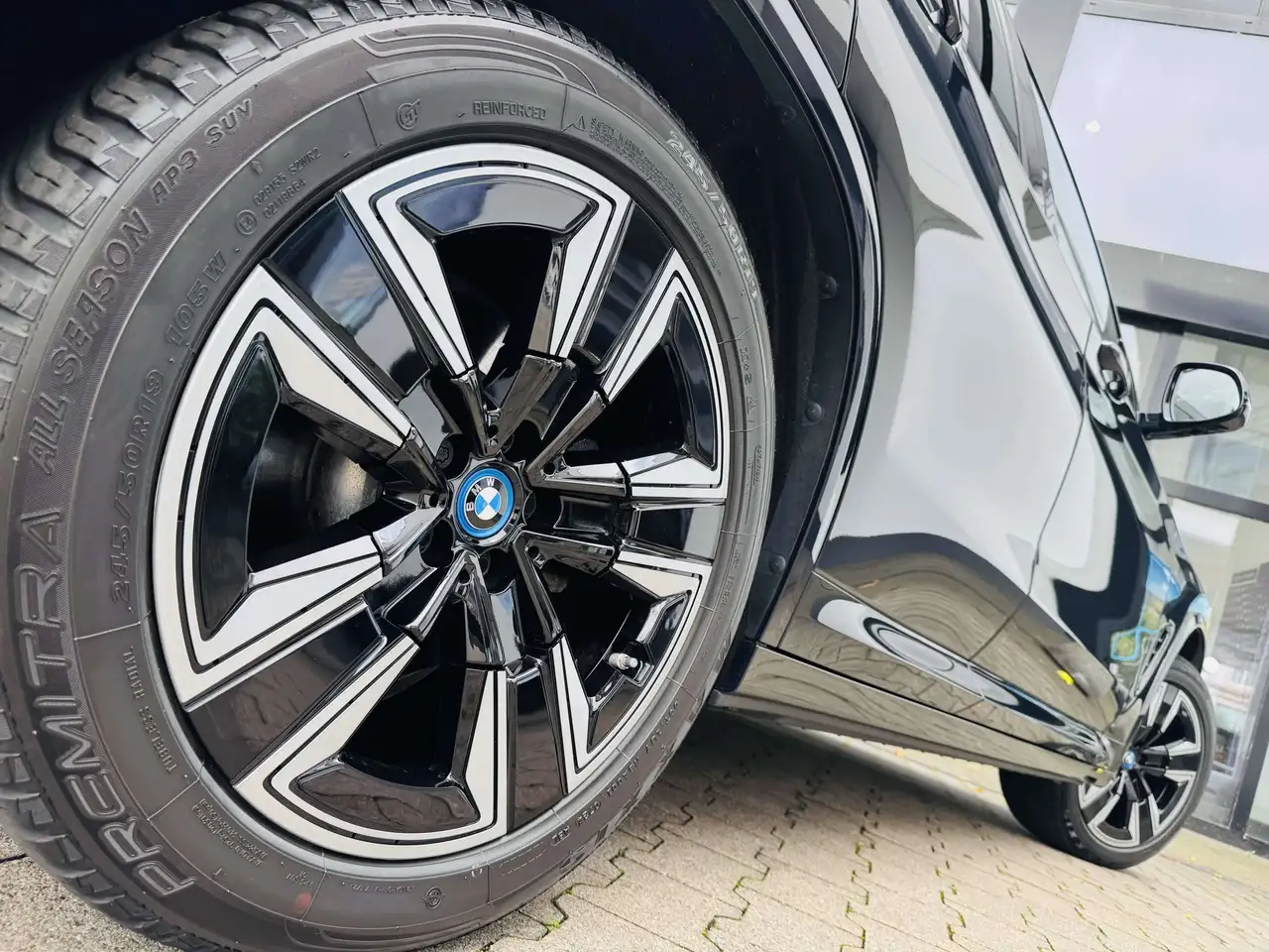 BMW iX3 M Sport AdapLED DA Prof PA Pano Standh. — معرض صور السيارة 4