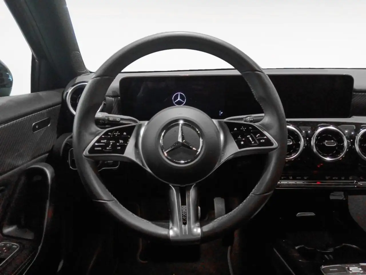 Mercedes-Benz A 250 250e Progressive Line Advanced 8G-DCT — معرض صور السيارة 9