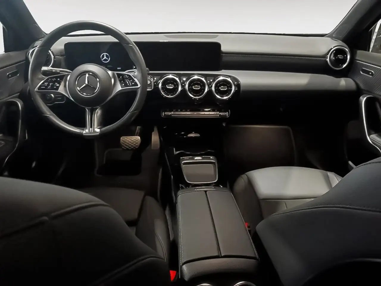 Mercedes-Benz A 250 250e Progressive Line Advanced 8G-DCT — معرض صور السيارة 8