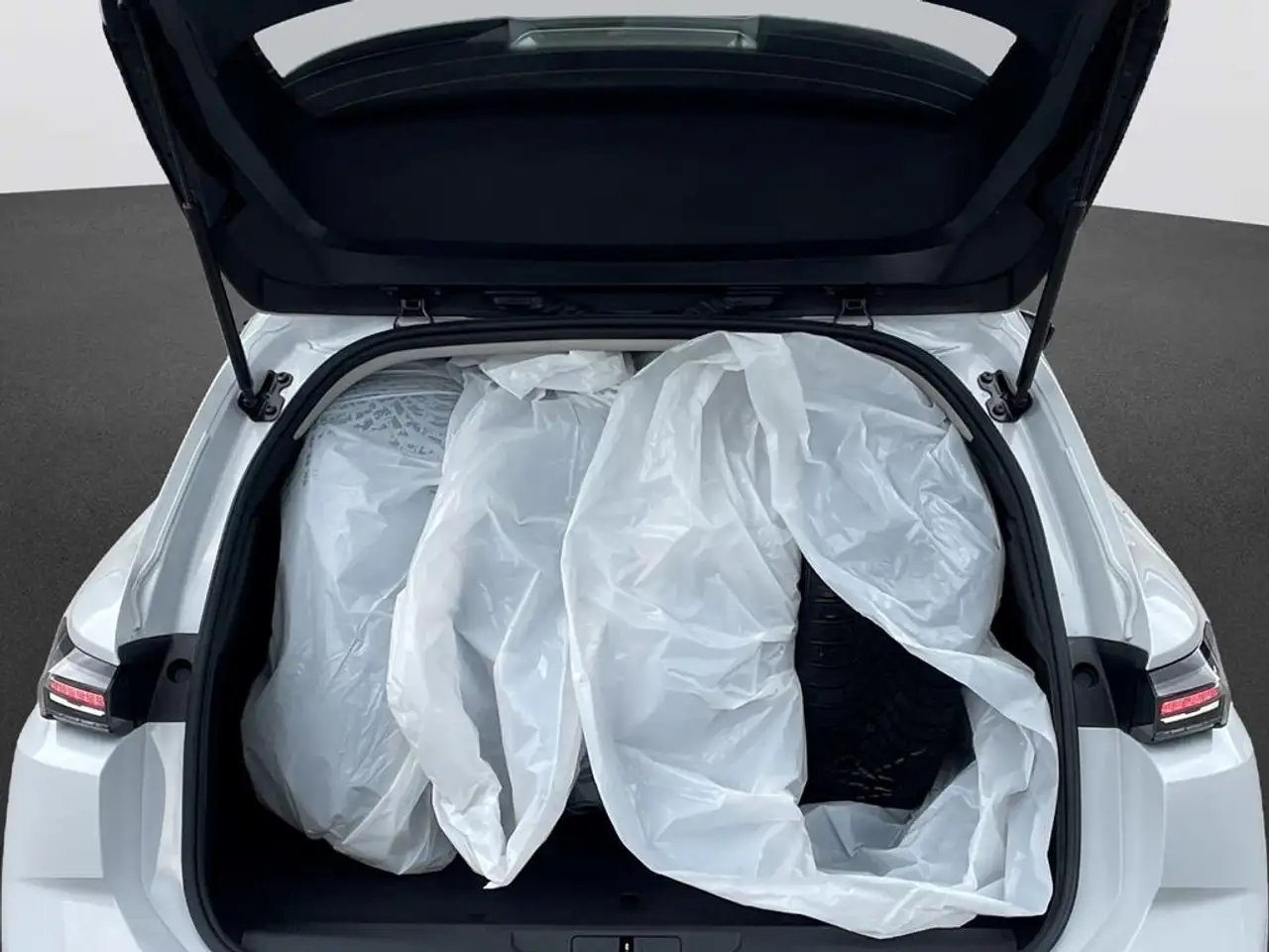 Peugeot 308 SW Active Pack PureTech 130 EAT8 — Vehicle gallery 7