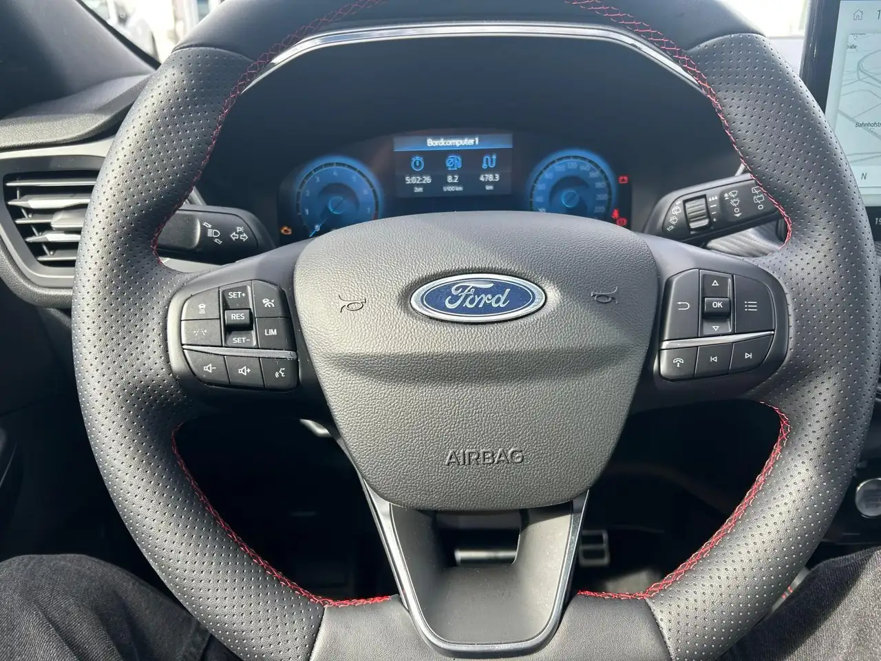Ford Kuga ST-Line X 1,5 EcoBoost AHK PANO — Galería del vehículo 14