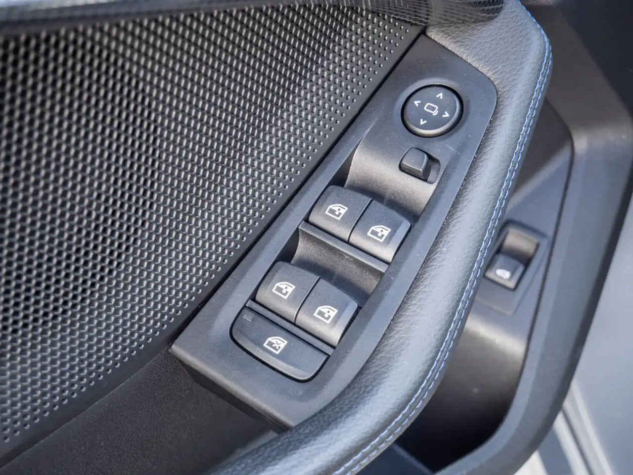 BMW 120 i M-Sport PANO+KAM+LED+NAVI+SHZG — معرض صور السيارة 23