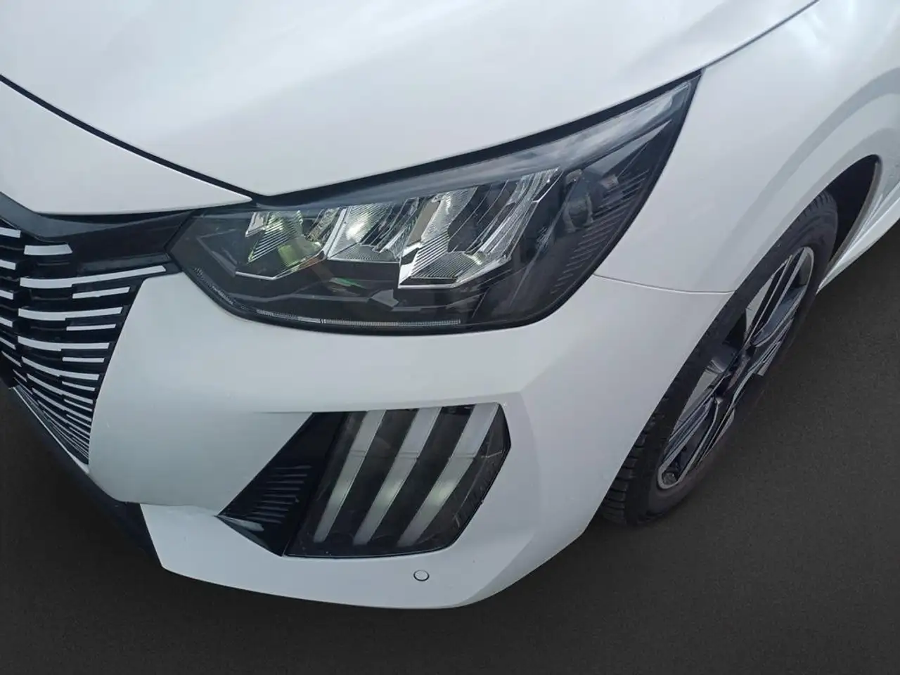 Peugeot 208 Neuer 208 Allure PureTech 100 — Vehicle gallery 9
