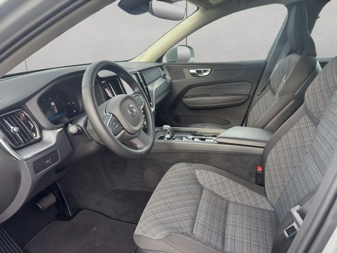 Volvo XC60 XC60 B5 AWD Core Aut Google-Maps LED Kamera PDCv+h — Galería del vehículo 7