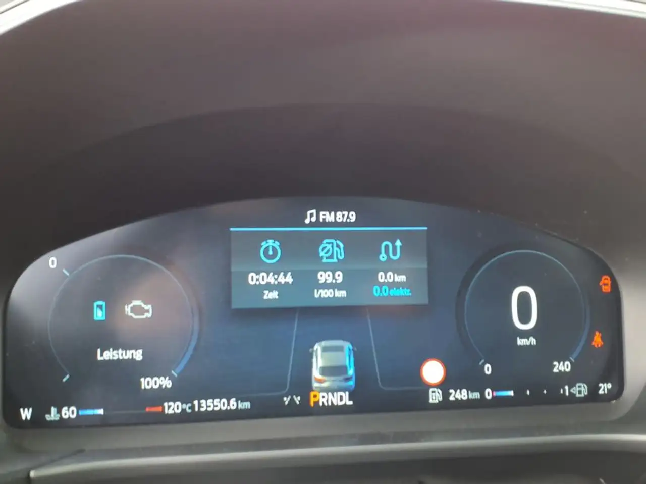 Ford Kuga 2.5 Duratec FHEV ST-LINE X — معرض صور السيارة 12