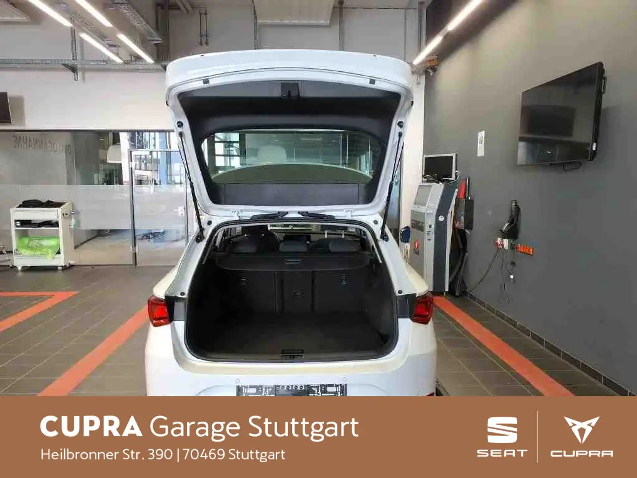 SEAT Leon Sportstourer 1.0 eTSI Style DSG 81 kW — Vehicle gallery 10