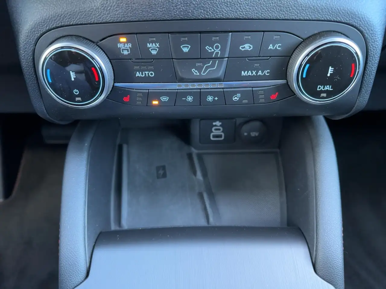 Ford Kuga ST-Line X LED+AHK+Glasdach+Kamera+SHZ — Vehicle gallery 13