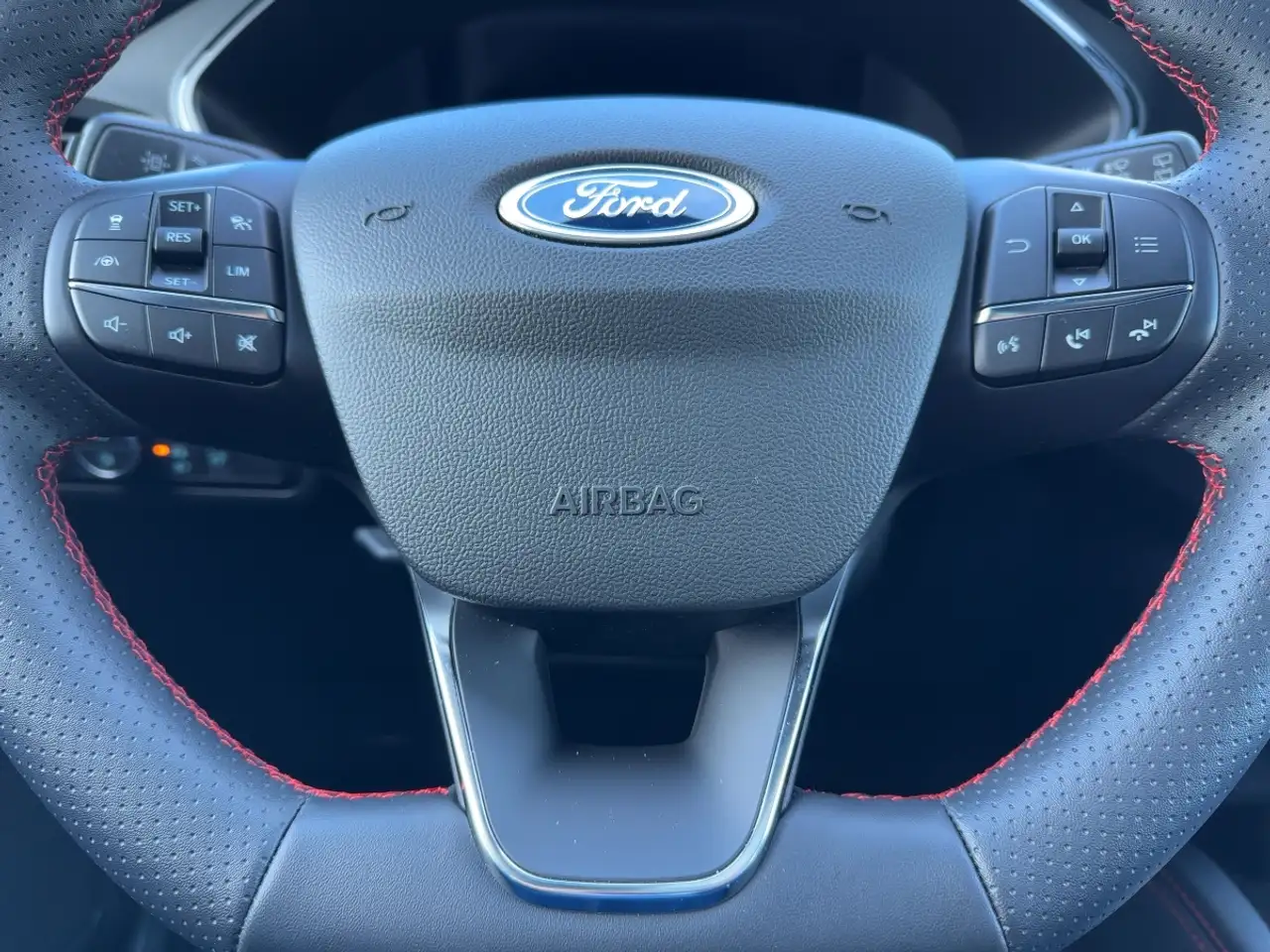 Ford Kuga ST-Line X LED+AHK+Glasdach+Kamera+SHZ — Vehicle gallery 10
