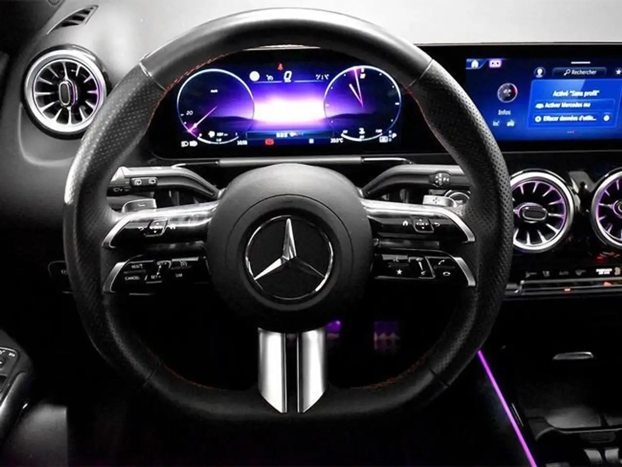 Mercedes-Benz GLA 200 2.0 150CV 200D AMG Line — Vehicle gallery 9