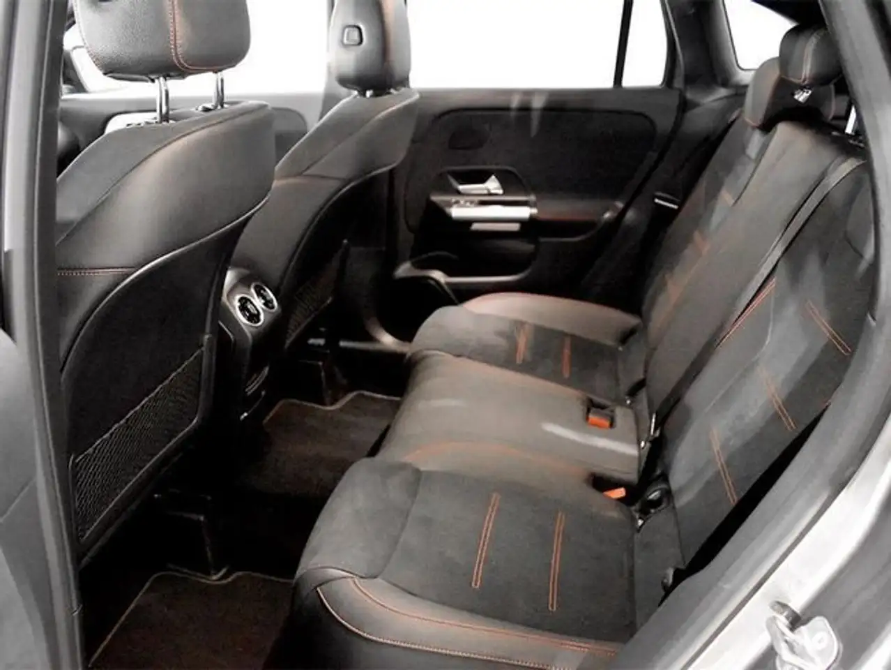 Mercedes-Benz GLA 200 2.0 150CV 200D AMG Line — Vehicle gallery 18
