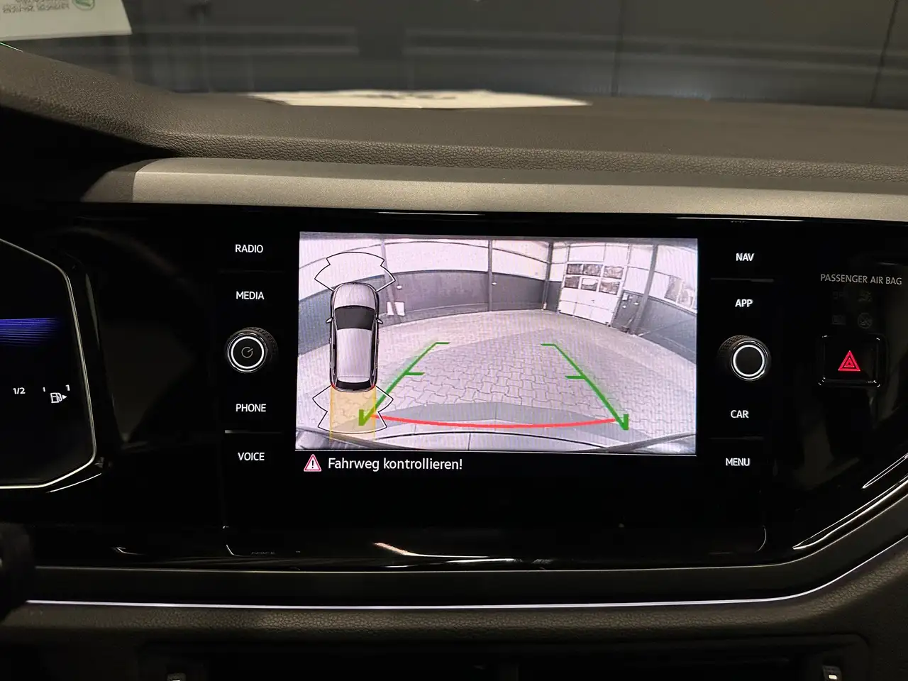 Volkswagen Polo VI R-Line *NAVI*IQ.Drive*KAMERA*CarPlay*ACC*Sitzhz — Vehicle gallery 20