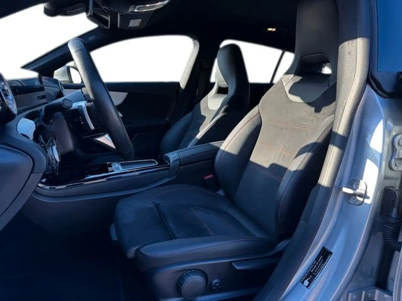 Mercedes-Benz Sonstige CLA 200 Shooting Brake AMG Line Edition — Galerie du véhicule 16
