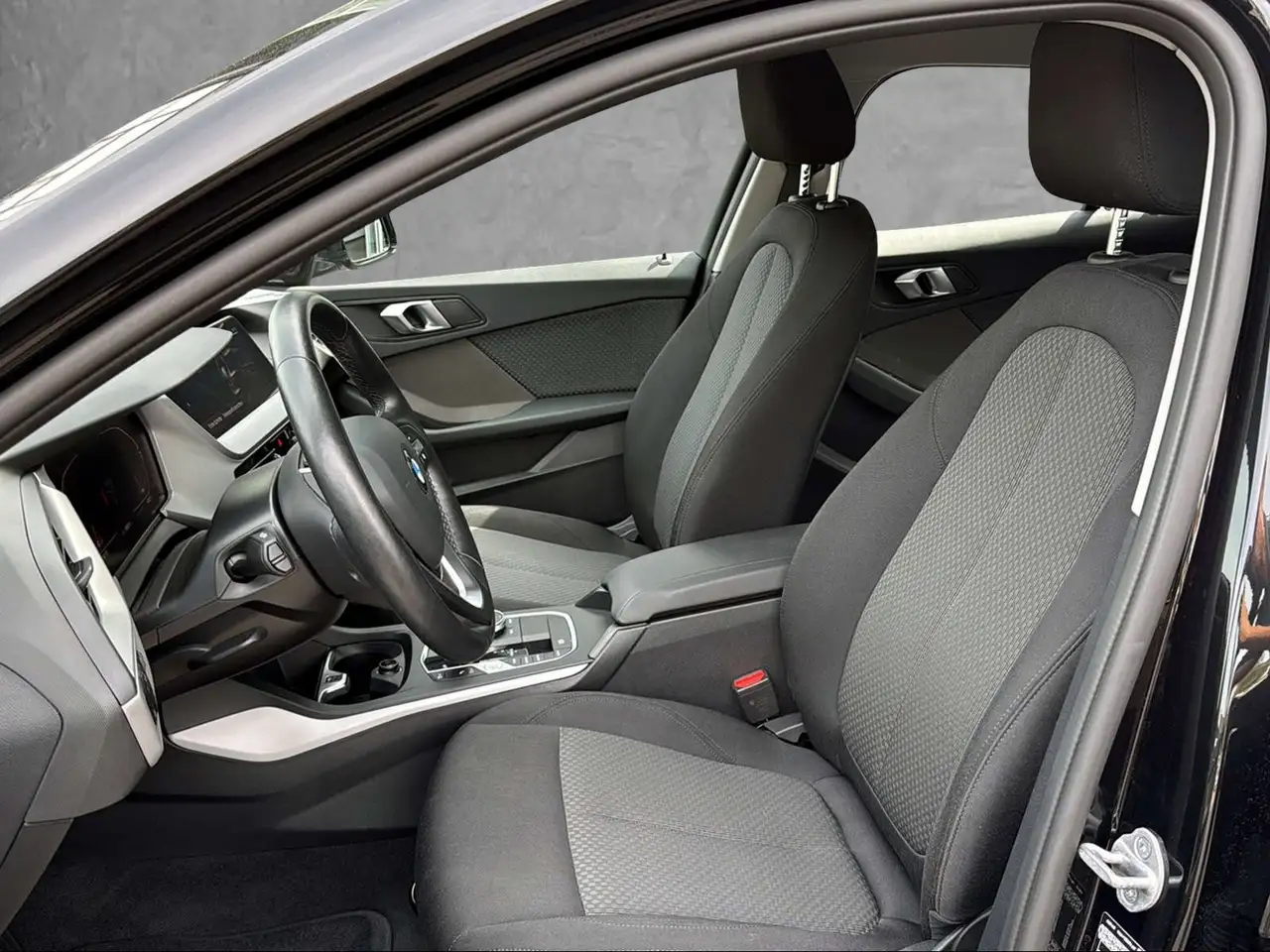 BMW 118 i 5-Türer Advantage Shadow Line — معرض صور السيارة 16