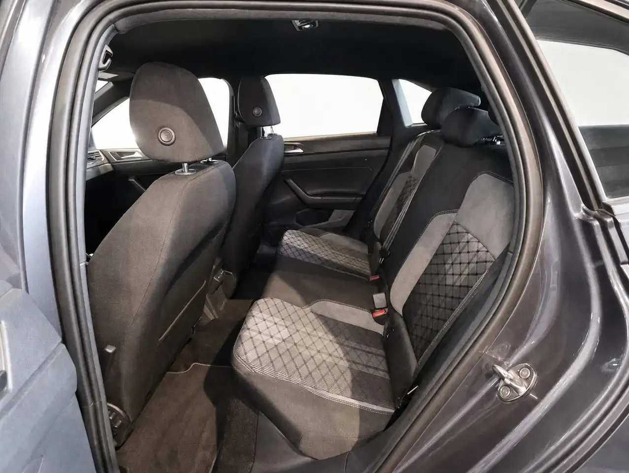 Volkswagen Taigo 1.0 TSI R-Line IQ-Drive+RearView+AHK+++ — Vehicle gallery 13