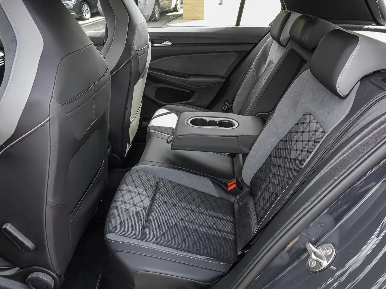 Volkswagen Golf 1.5 eTSI DSG R-Line NAVI LED LHZ ACC KAMERA — معرض صور السيارة 16