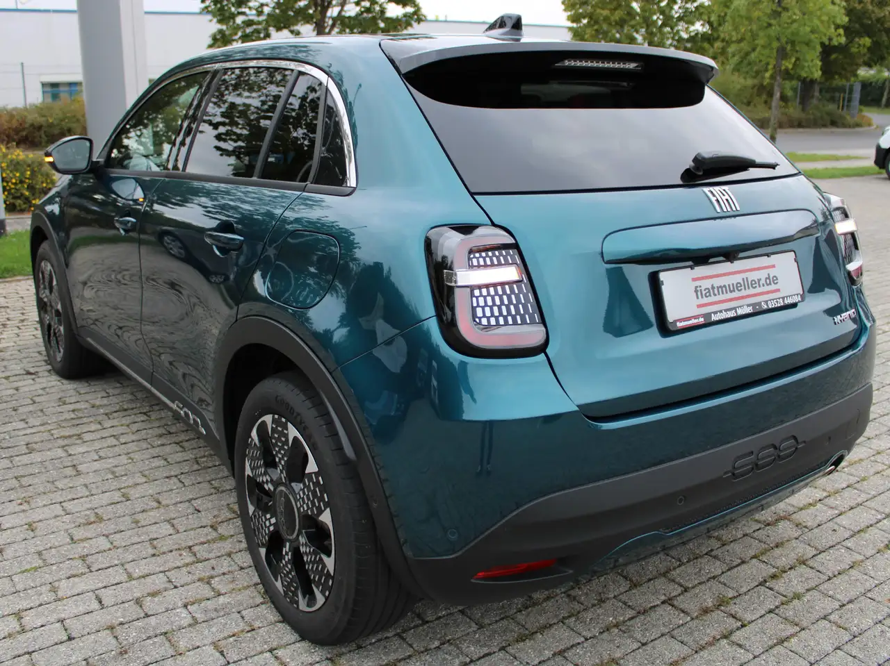 Fiat 600 Hybrid La Prima, Navi, LM-Räder, CarPlay, Rückfahrkamera — Galería del vehículo 2