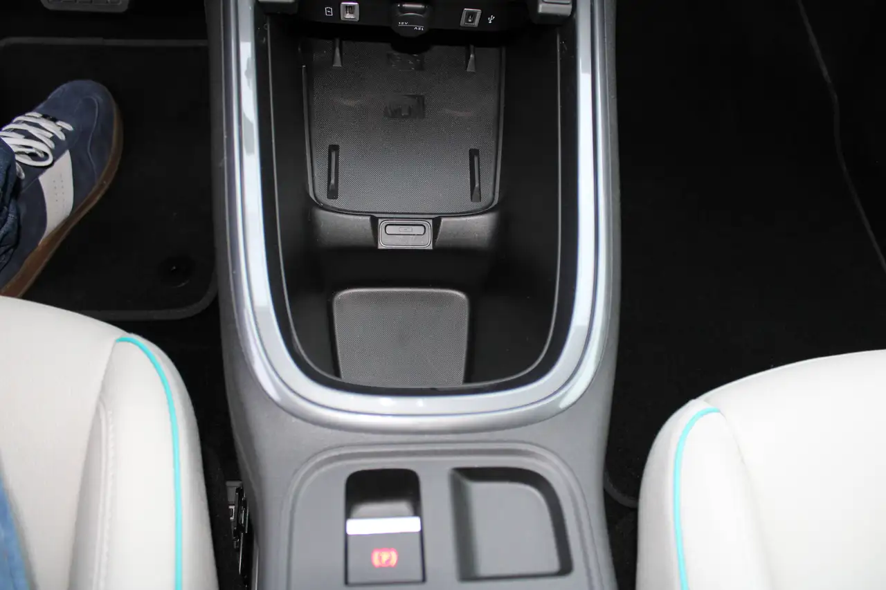 Fiat 600 Hybrid La Prima, Navi, LM-Räder, CarPlay, Rückfahrkamera — Galería del vehículo 8