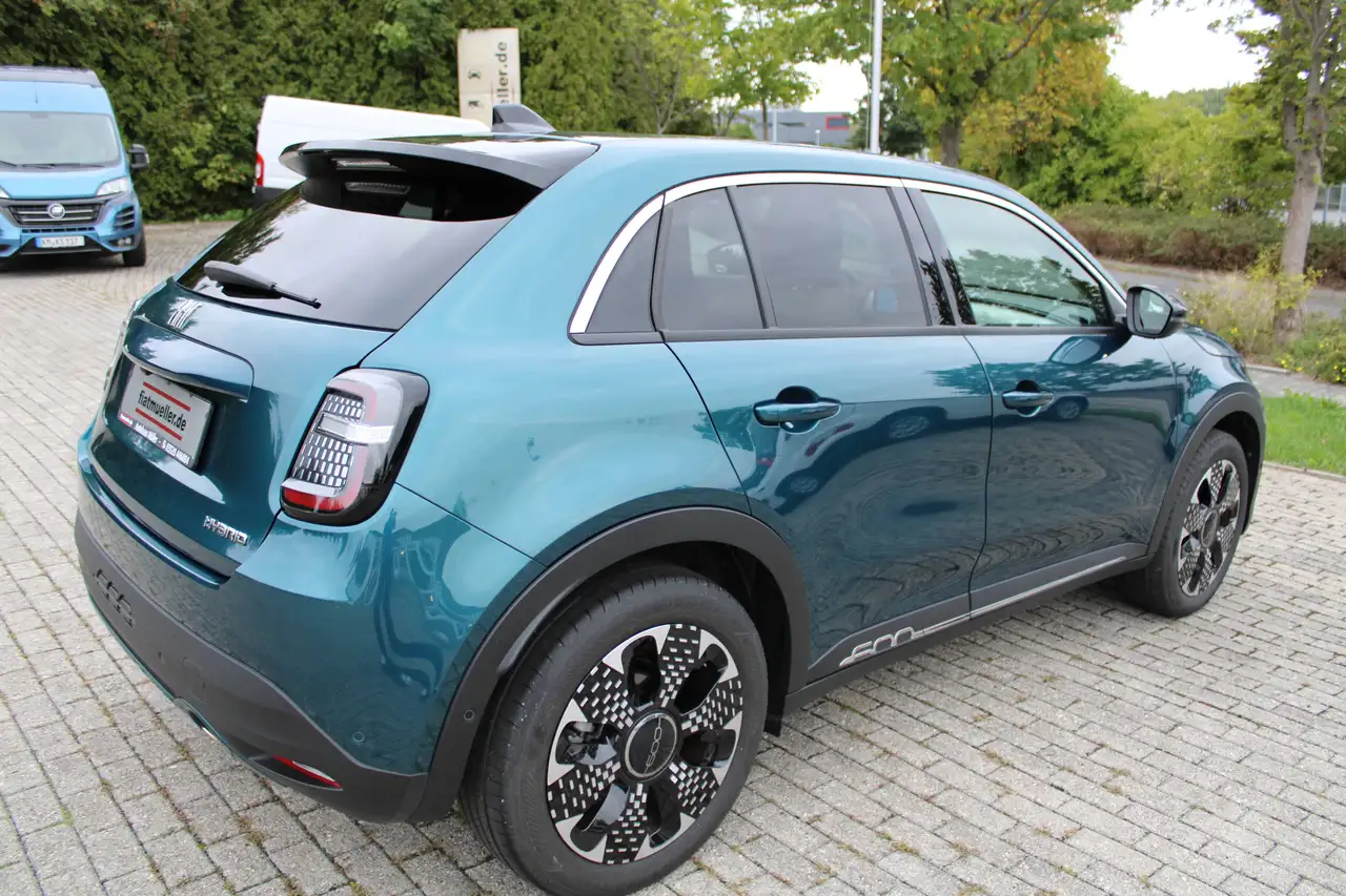 Fiat 600 Hybrid La Prima, Navi, LM-Räder, CarPlay, Rückfahrkamera — Galería del vehículo 3