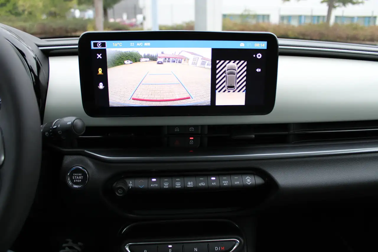 Fiat 600 Hybrid La Prima, Navi, LM-Räder, CarPlay, Rückfahrkamera — Galería del vehículo 7
