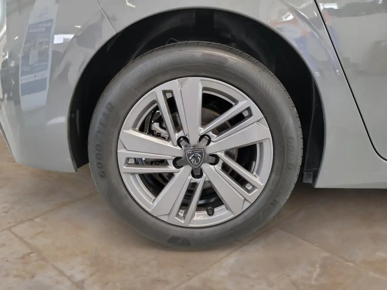 Peugeot 308 1.2 PURETECH 130 EAT8 STYLE GPS LL16 RADAR AR — معرض صور السيارة 14