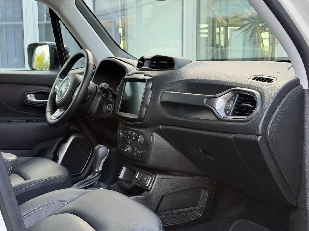 Jeep Renegade Longitude Mild-Hybrid FWD — معرض صور السيارة 9