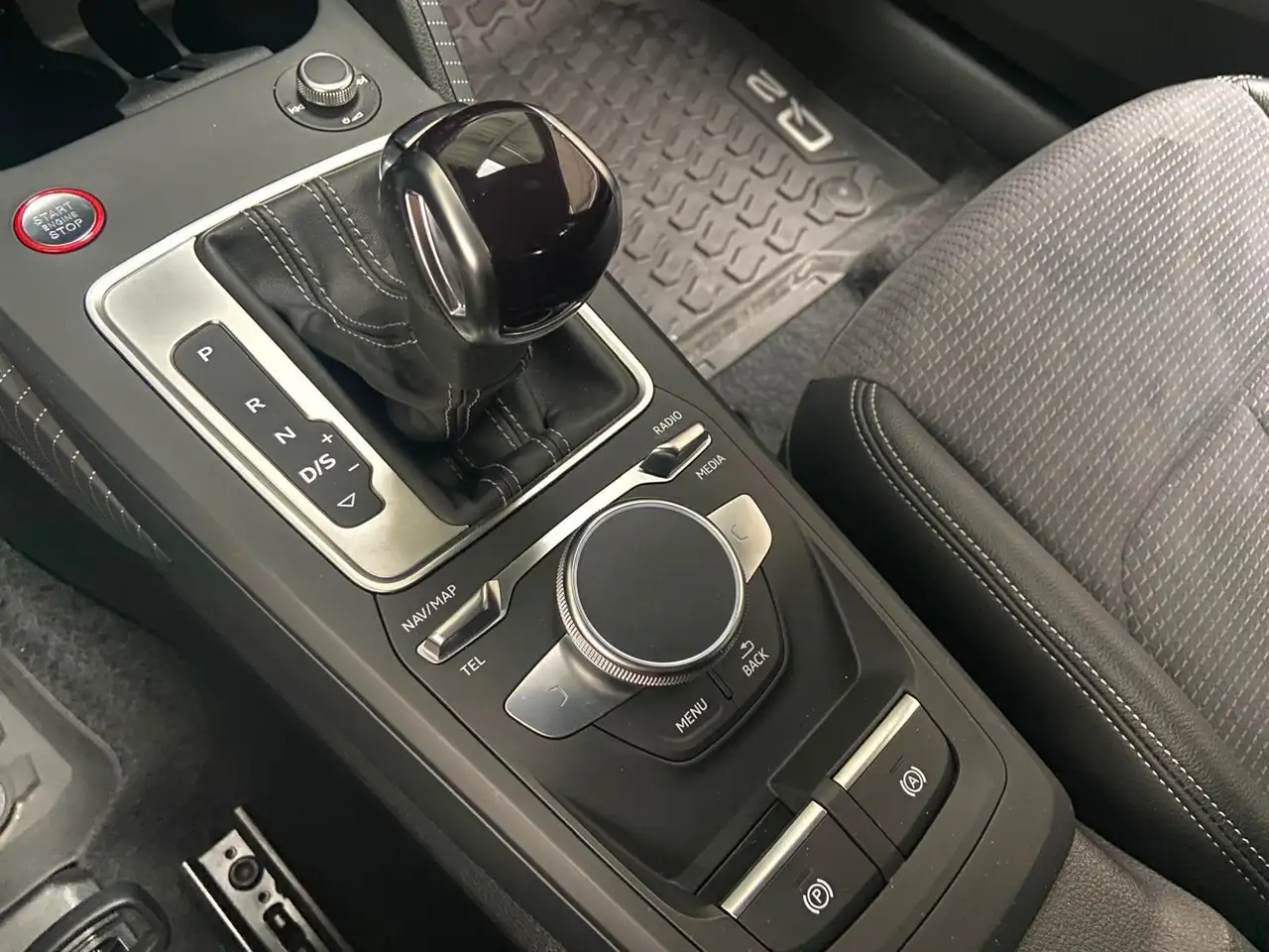 Audi SQ2 2.0 TFSI quattro MatrixLED Navi Sonos Carbon — Galería del vehículo 31