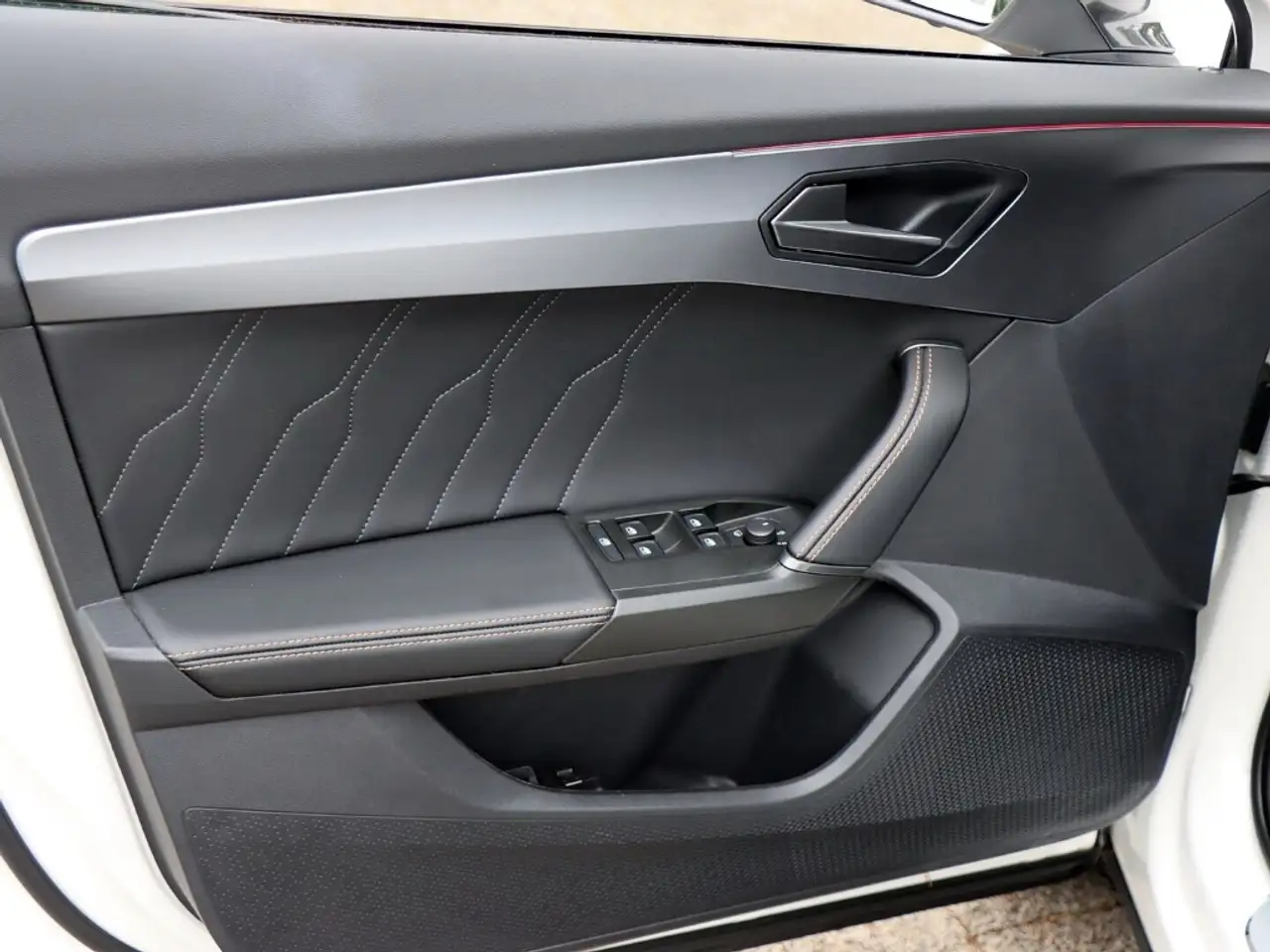CUPRA Formentor 1.5 TSI DSG ACC/AHK/LED/RÜCKFK/SITZHZ. — معرض صور السيارة 14
