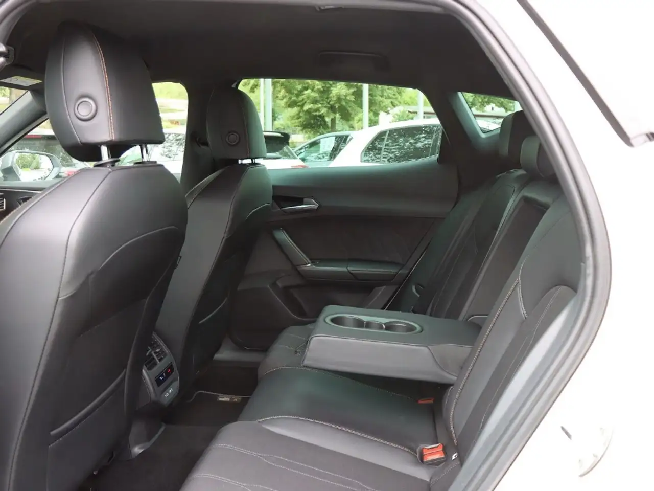 CUPRA Formentor 1.5 TSI DSG ACC/AHK/LED/RÜCKFK/SITZHZ. — معرض صور السيارة 6