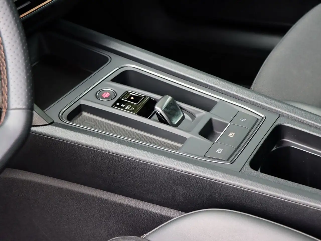 CUPRA Formentor 1.5 TSI DSG ACC/AHK/LED/RÜCKFK/SITZHZ. — معرض صور السيارة 12