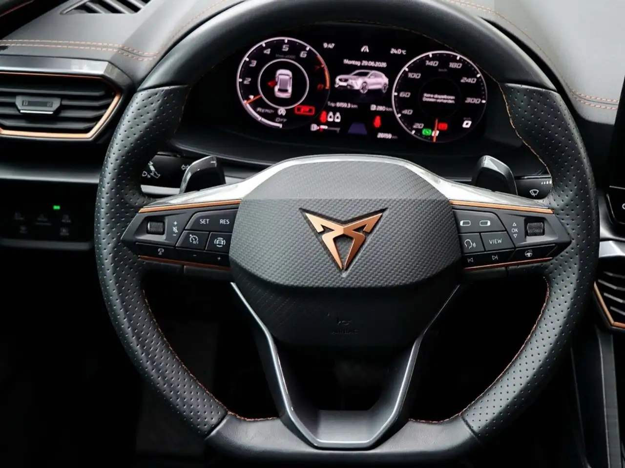 CUPRA Formentor 1.5 TSI DSG ACC/AHK/LED/RÜCKFK/SITZHZ. — معرض صور السيارة 8