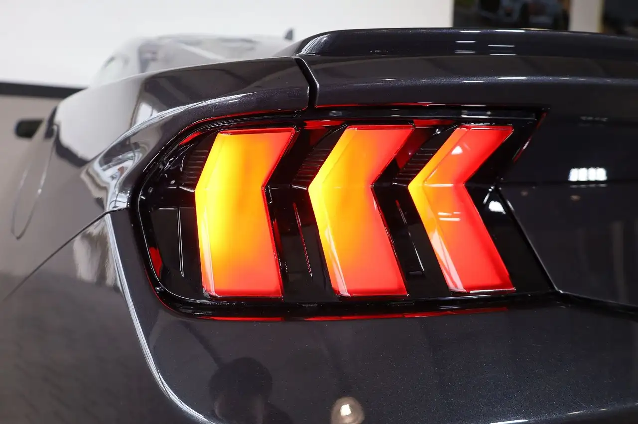 Ford Mustang 2.3 EcoBoost/ACC/KAMERA/TOTW/SHZ/LHZ/R19 — معرض صور السيارة 7