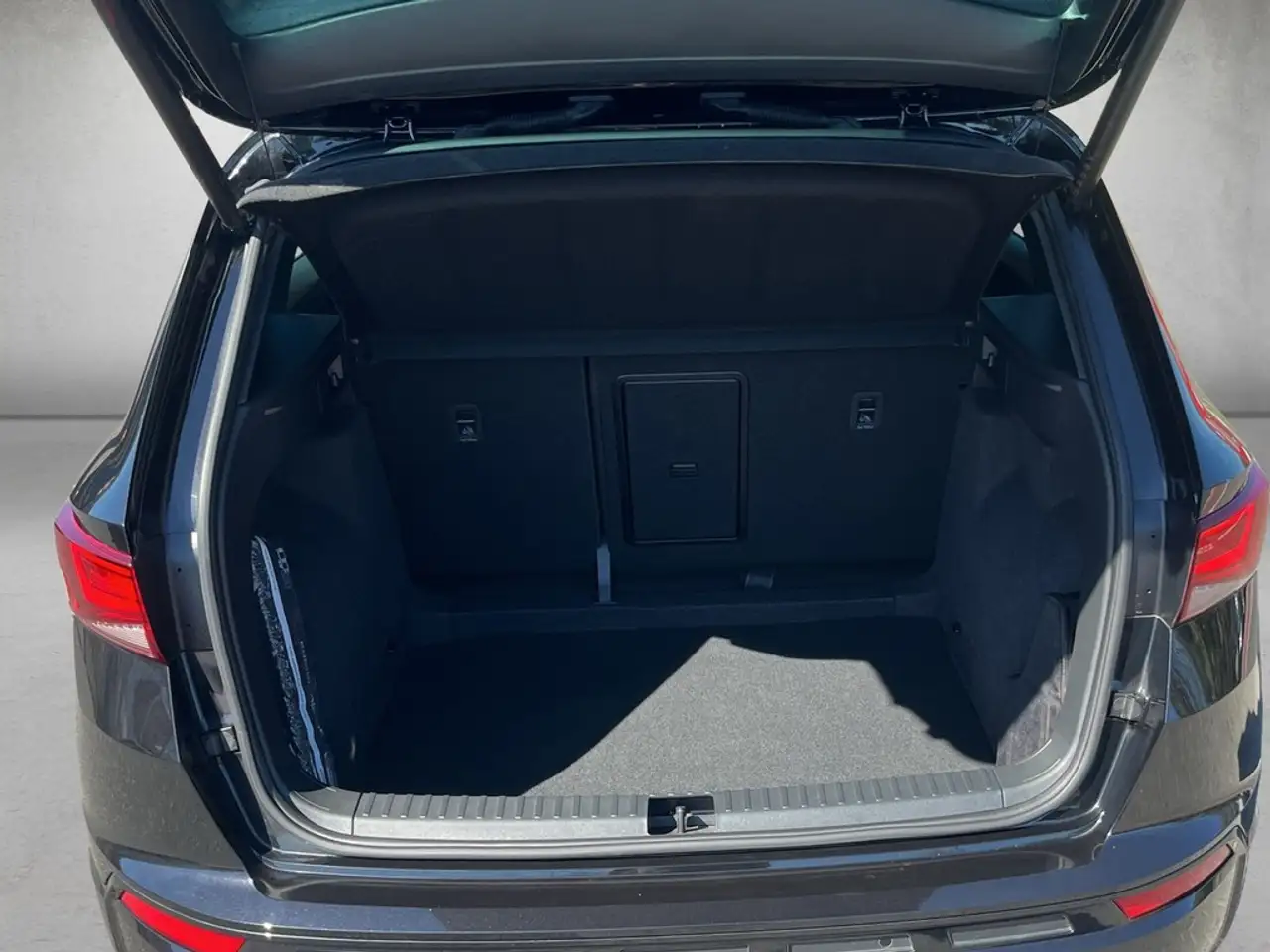 CUPRA Ateca 2.0 TSI 4Drive DSG VZ *Pano*AHK* — Galería del vehículo 5