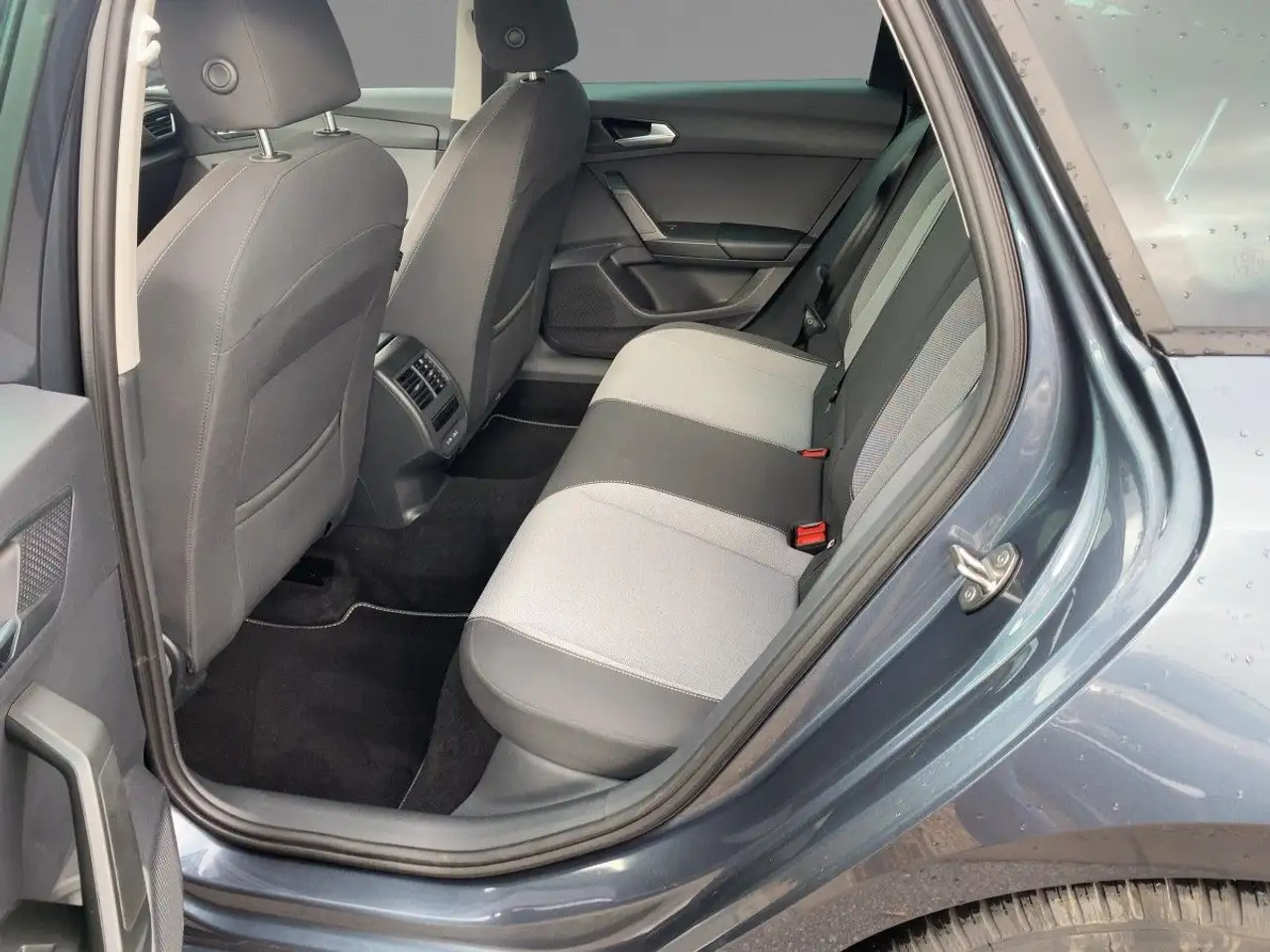 SEAT Leon Style Edition DSG*AHK*Navi*ACC*PDC*Apple*DAB — Galería del vehículo 5