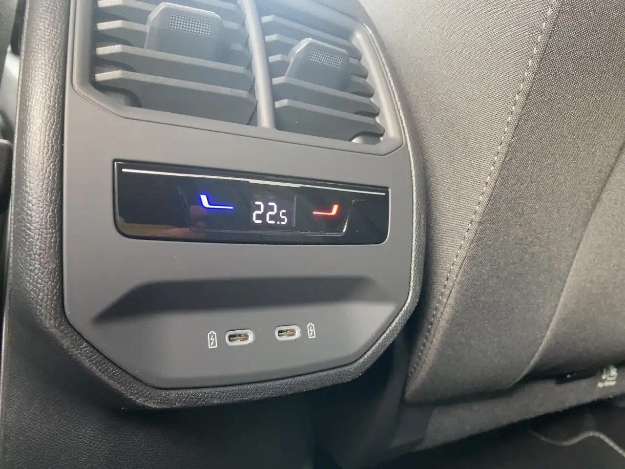 SEAT Leon Style Edition DSG*AHK*Navi*ACC*PDC*Apple*DAB — Galería del vehículo 18