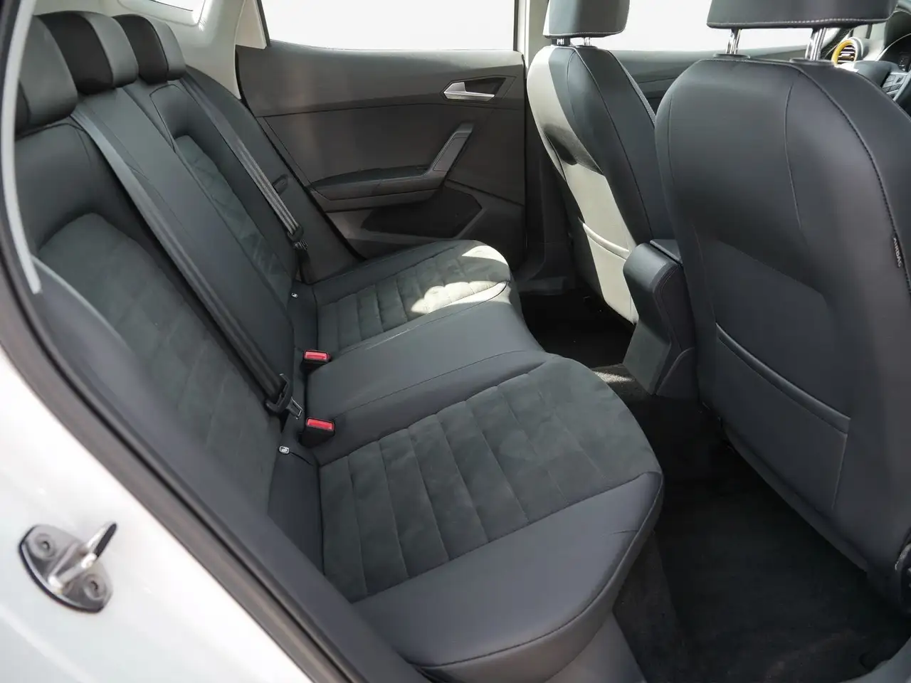 SEAT Arona 1.0 TSI Style AHK*LED*EPH*GRA*FullLink*17Z — معرض صور السيارة 16