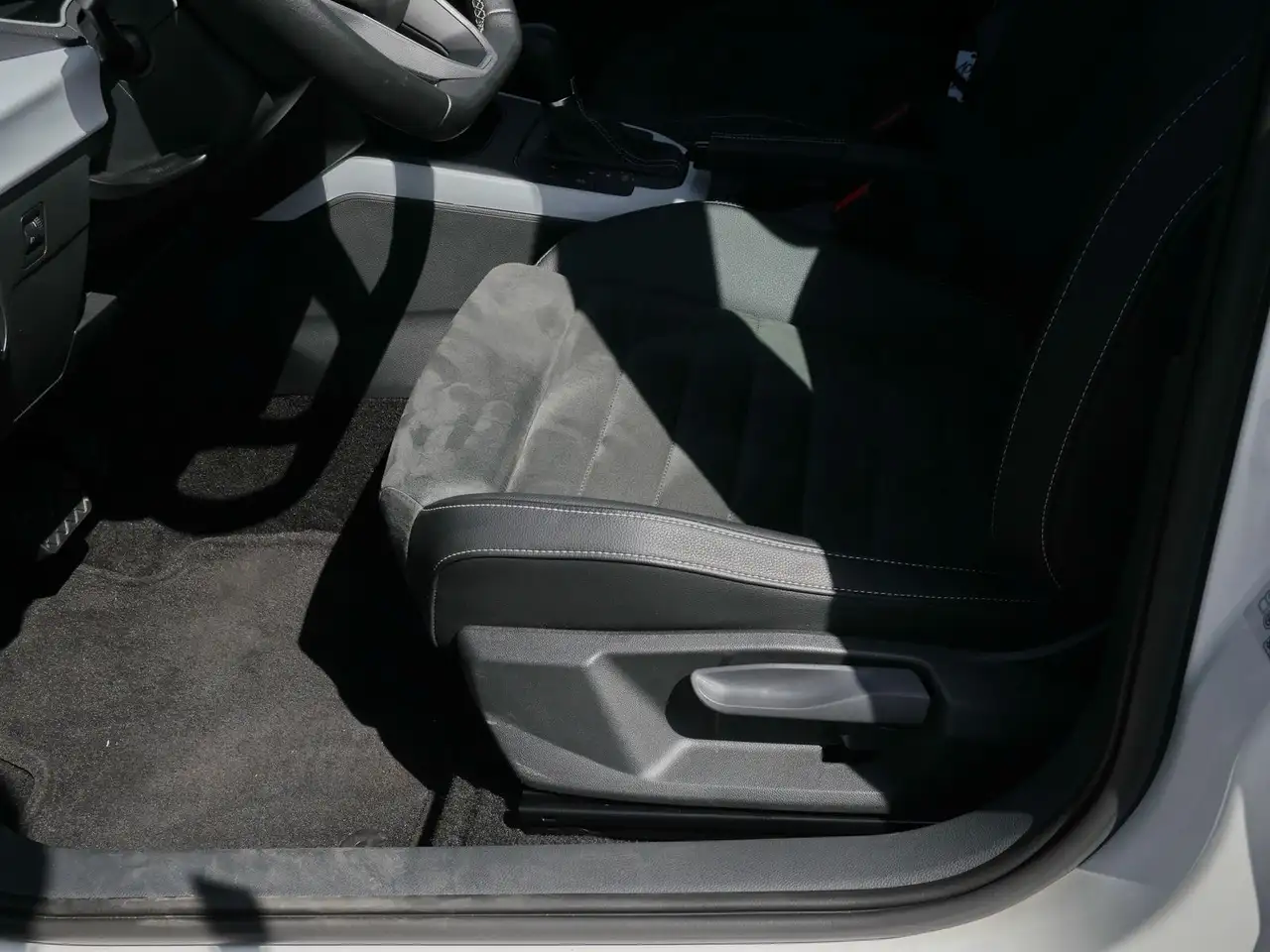 SEAT Arona 1.0 TSI Style AHK*LED*EPH*GRA*FullLink*17Z — معرض صور السيارة 22